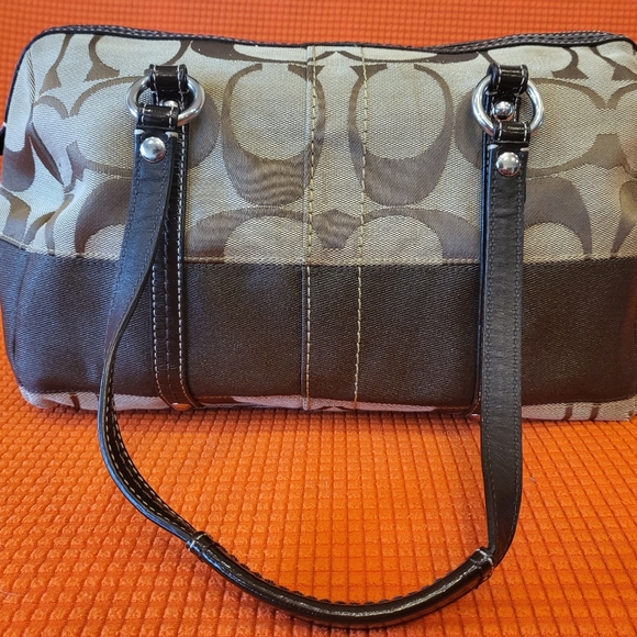 Coach Purse 👛 - Picture 5 of 9